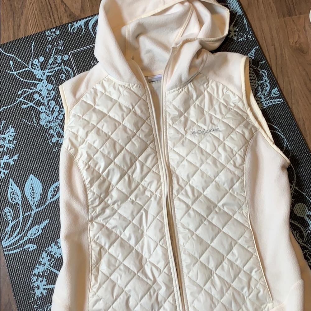 Cute cream vest never worn